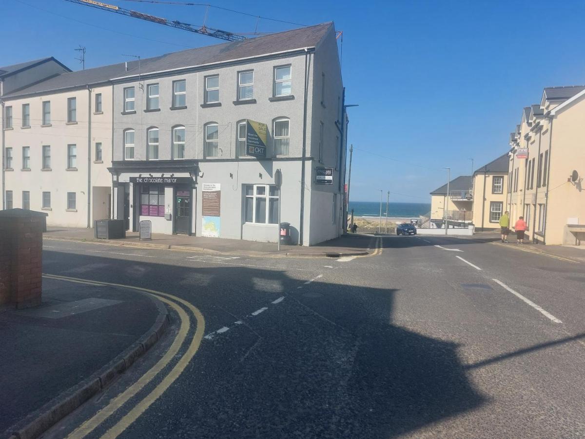Marine Beach Escape Castlerock Beside Beach Golf Course And Pub Exterior photo